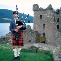 Loch Ness met piper